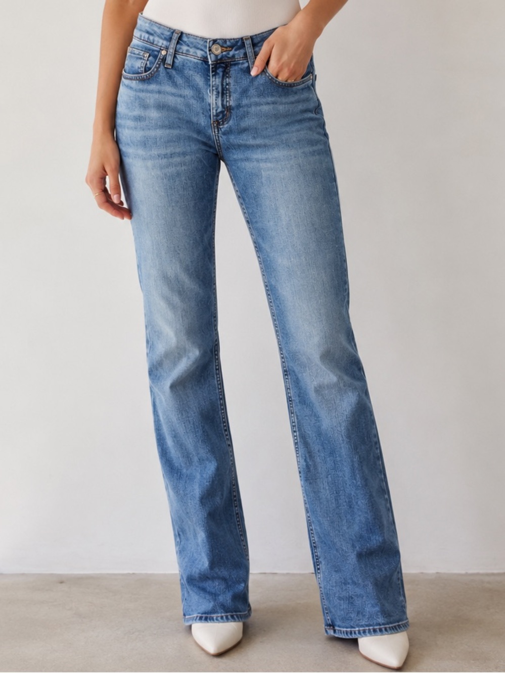 Silver Jeans Elyse Slim Bootcut Jeans Size 28 Medium Wash Blue